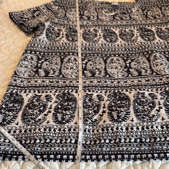 3 for $10 Old Navy Navy and White Patterned Lightweight Polyester Tee Shirt Sm - Picture 6 of 7